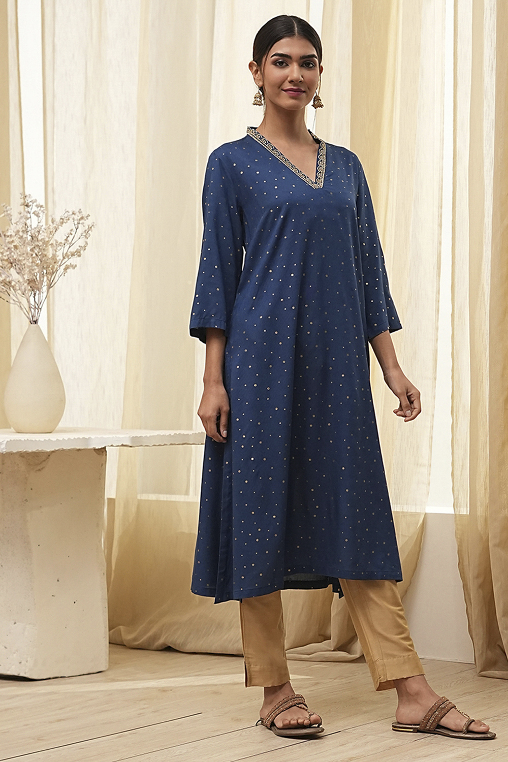 Blue Foil Printed Straight Kurta image number 4