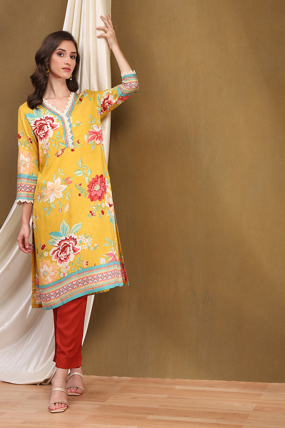 Pink Floral Printed Straight Kurta image number 0