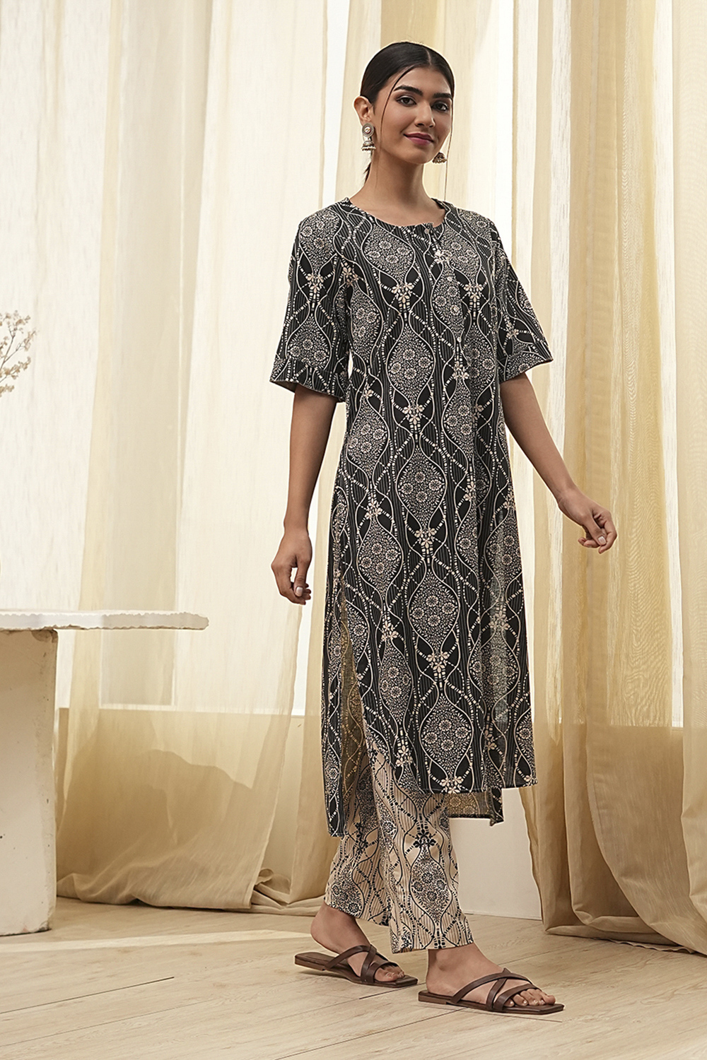 Black and Beige Printed Straight Kurta Set image number 5