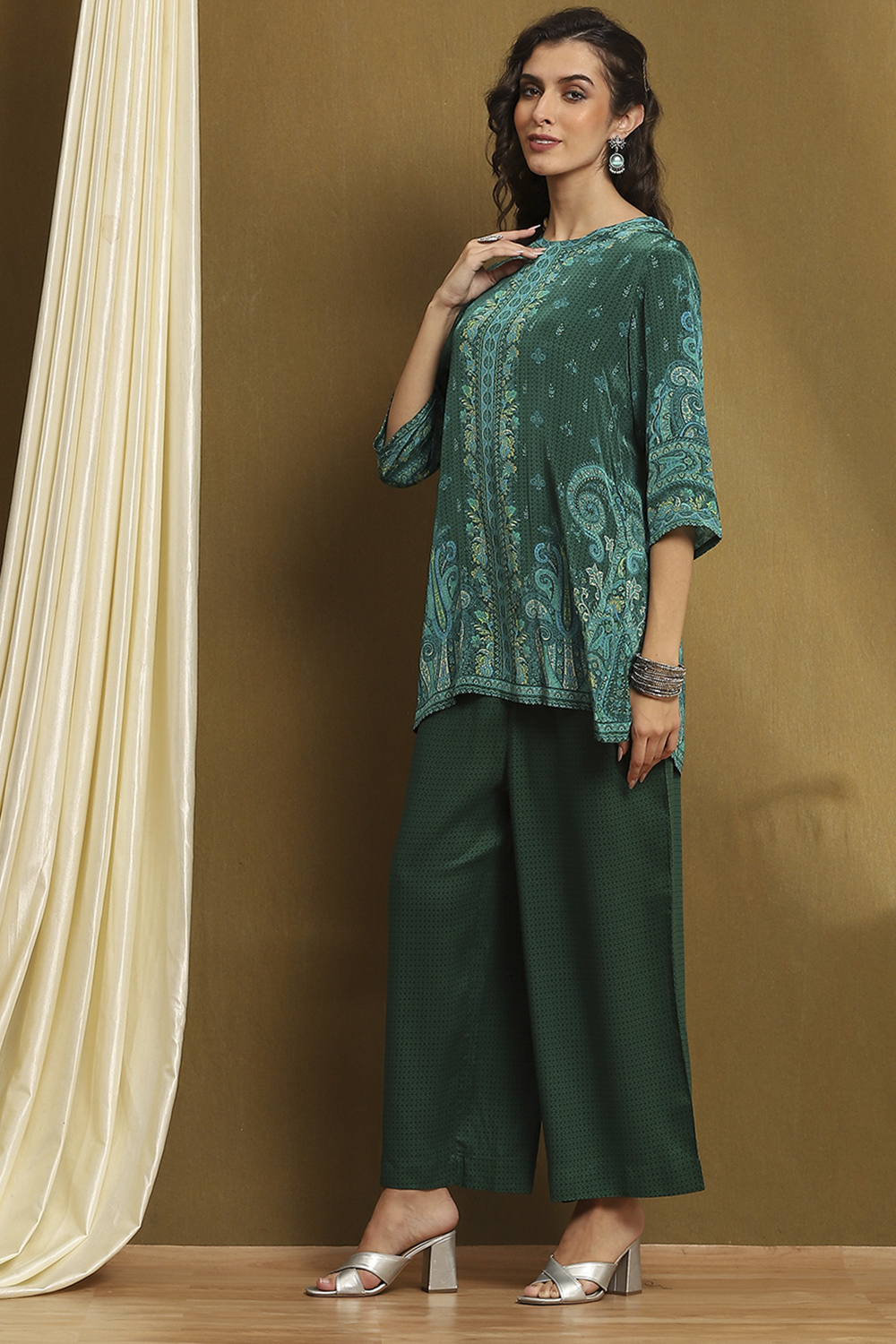 Emerland Green Crepe Straight Suit Set image number 3