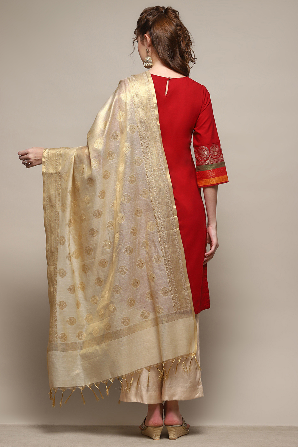 Gold-Toned Yard-Dyed Printed Dupatta image number 4