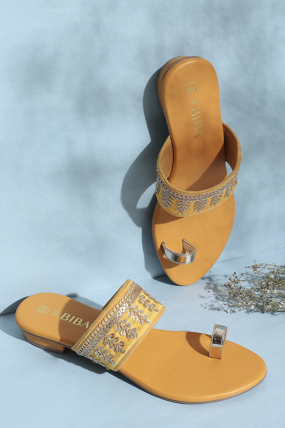 Yellow Embroidered Ring Toe Sandals image number 0