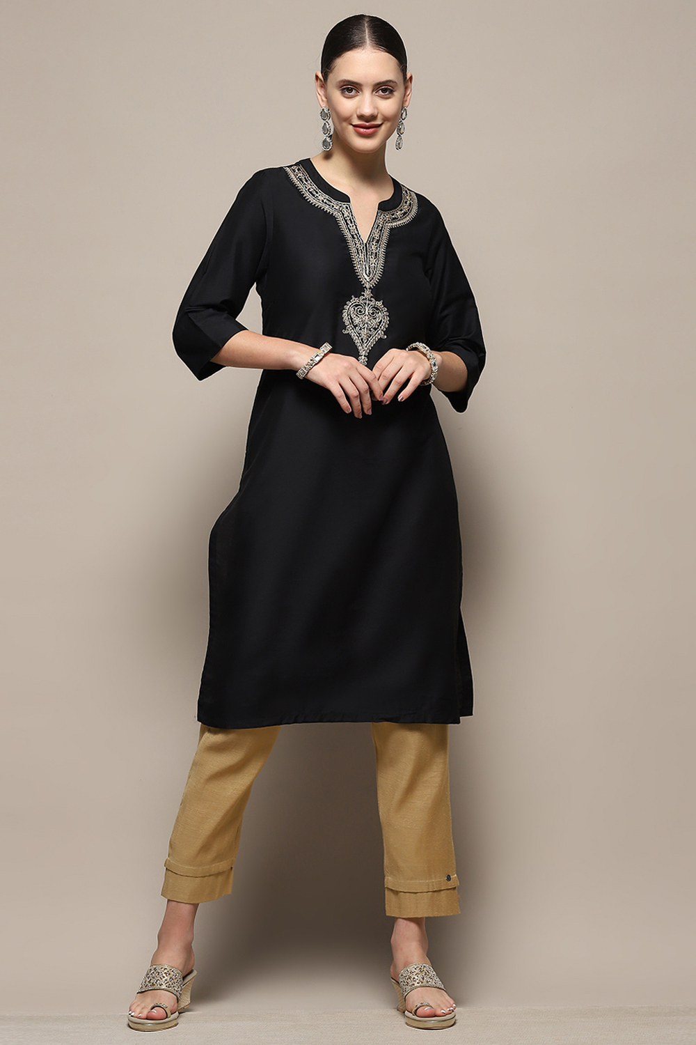 Pink Embroidered Regular Fit Straight Kurta image number 6