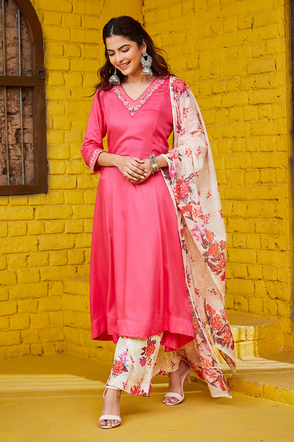 Fuschia Rayon Straight Suit Set image number 4