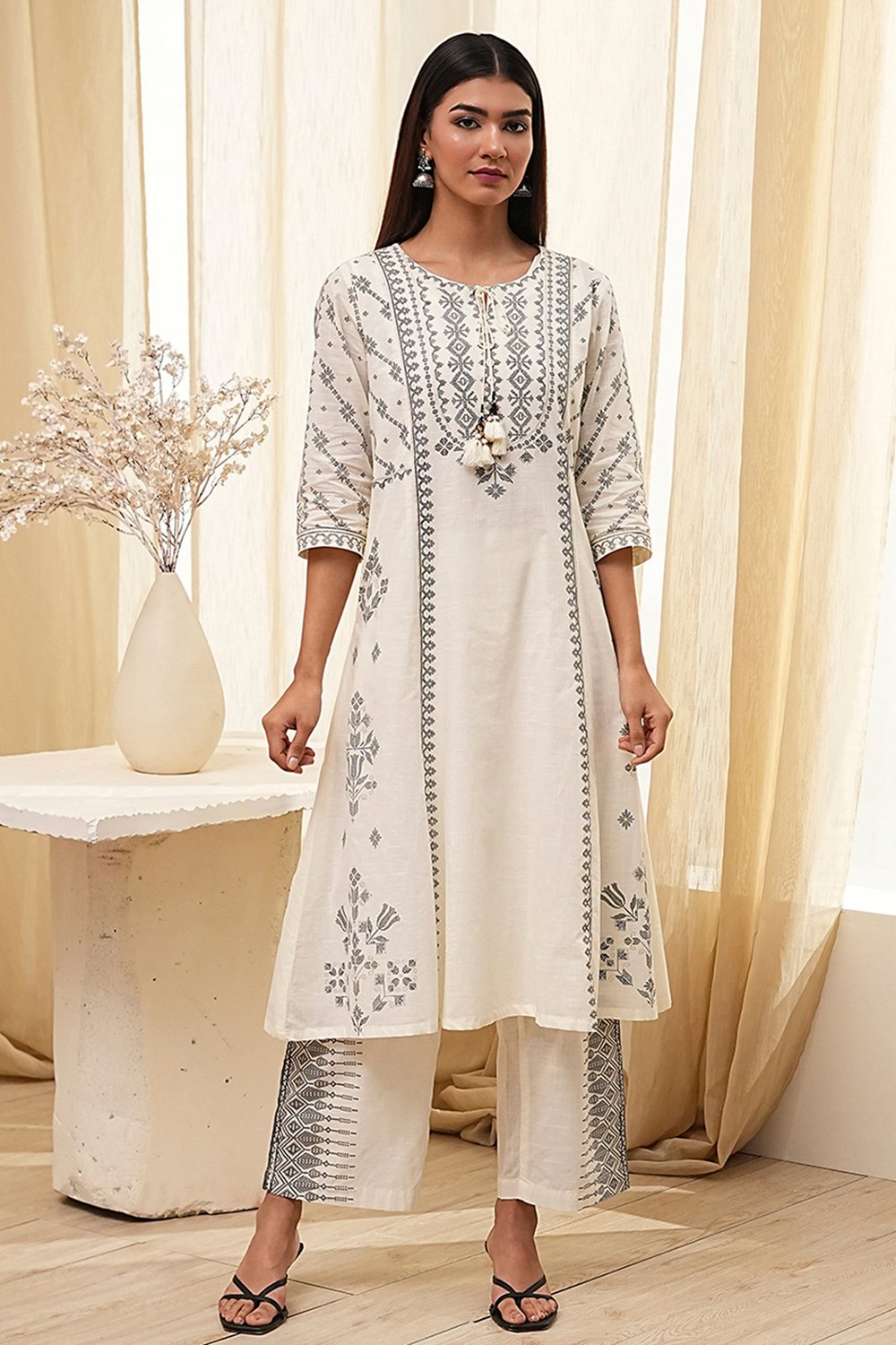 Off-White Pure Cotton Printed A-line Kurta Set image number 7