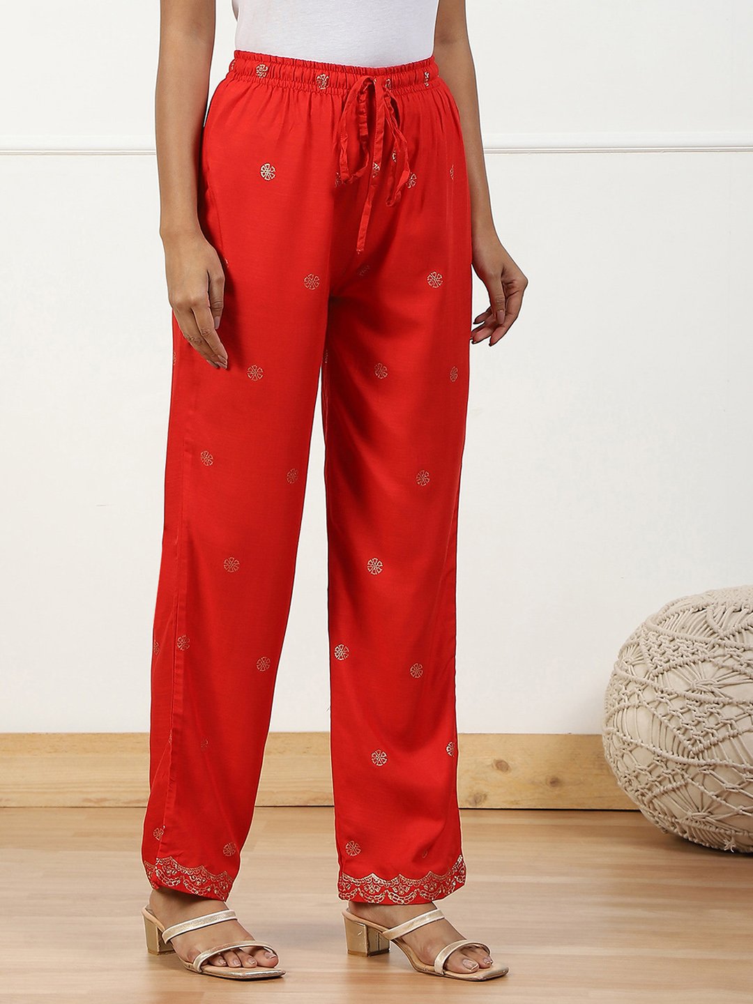 Red Printed Regular Fit Straight Pants image number 3