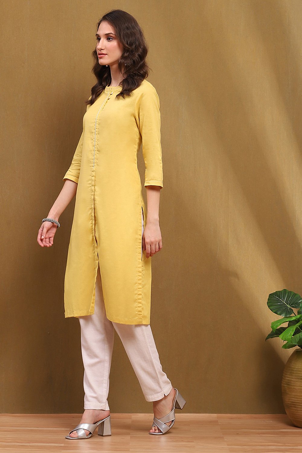 Green Cotton Blend Solid Regular Fit Straight Kurta image number 2