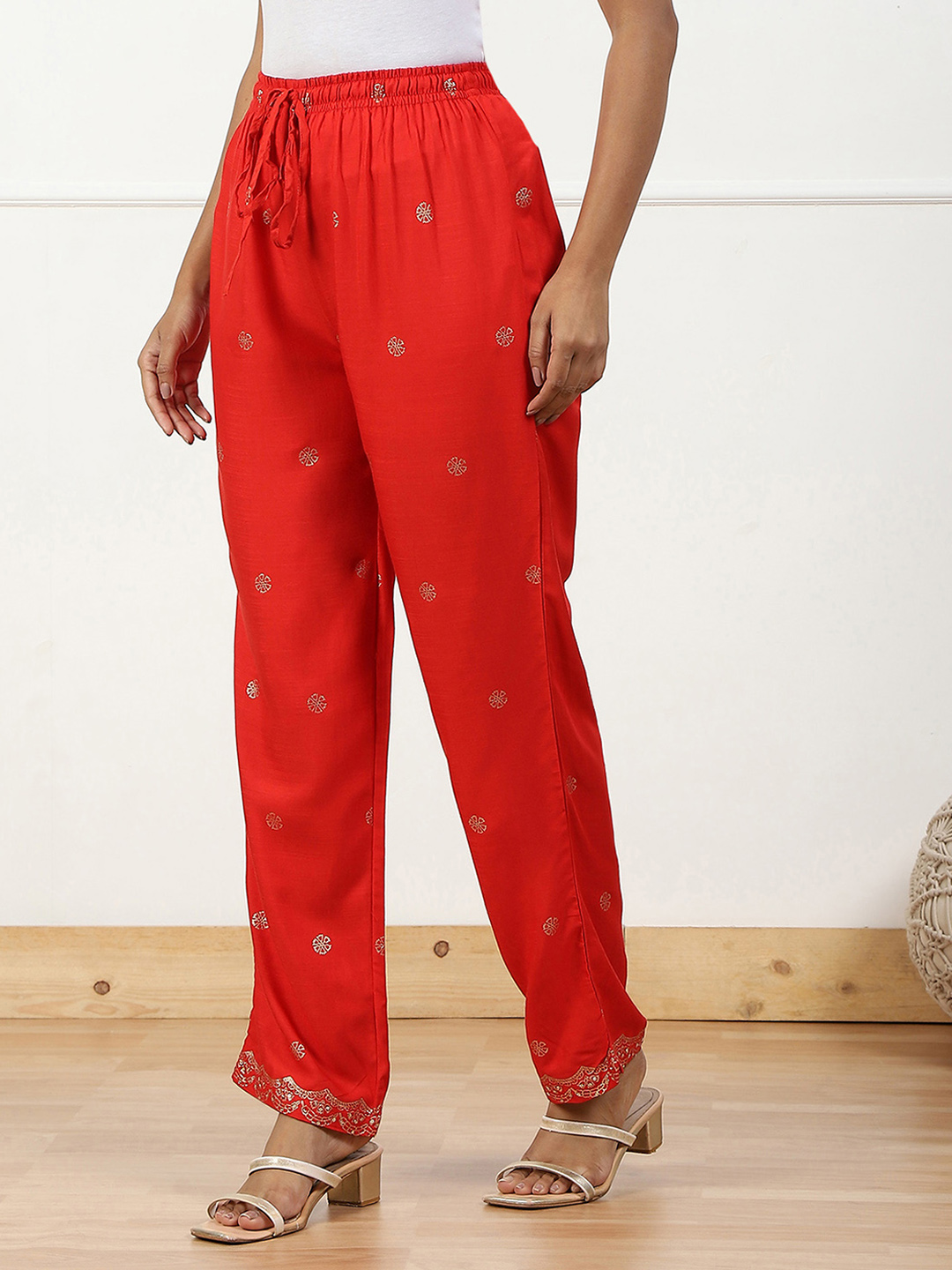 Red Printed Regular Fit Straight Pants image number 2