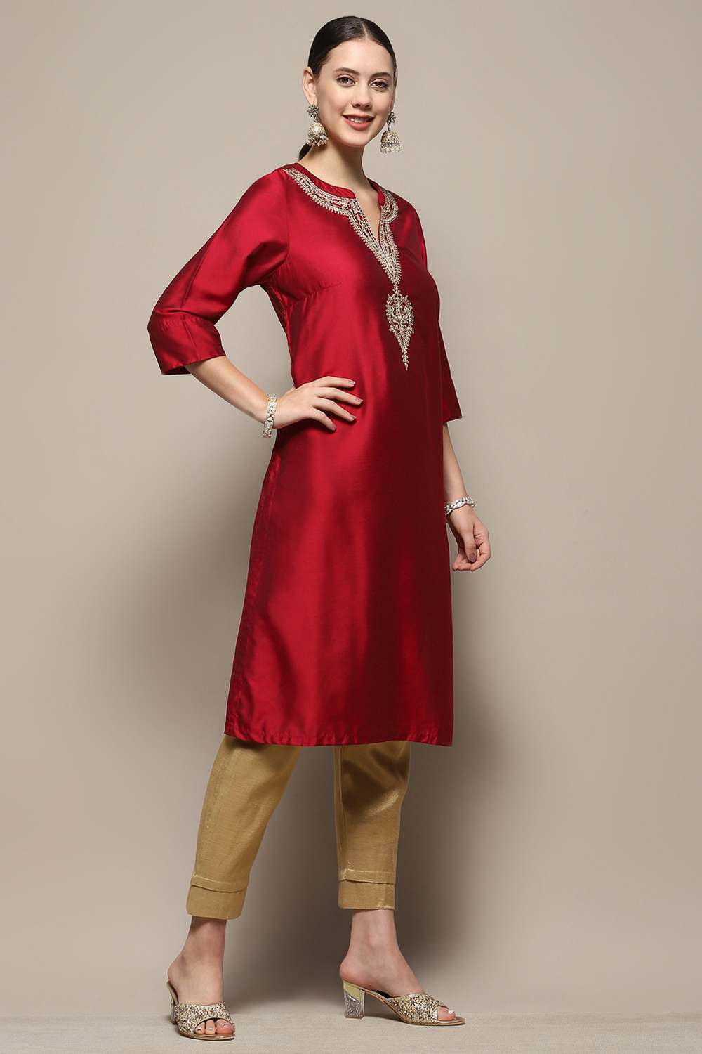 Pink Embroidered Regular Fit Straight Kurta image number 3