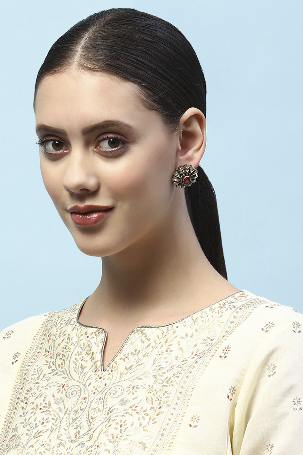 Red and White Gold-Plated Kundan Studded Studs image number 1