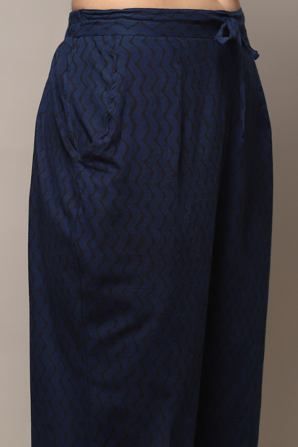 Indigo Cotton Unstitched Suit set image number 3