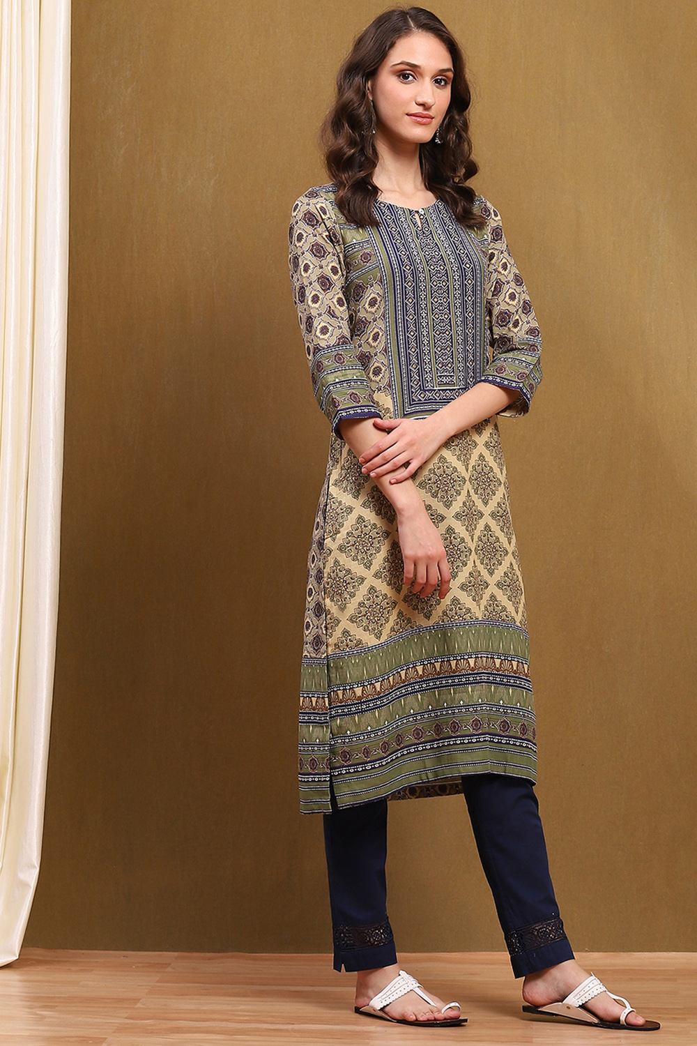 Green Ethnic Motifs Printed Straight Kurta image number 4