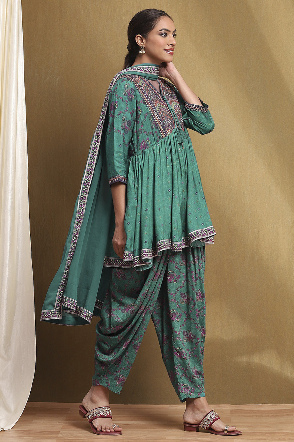 Green Muslin Printed Peplum Suit Set image number 5