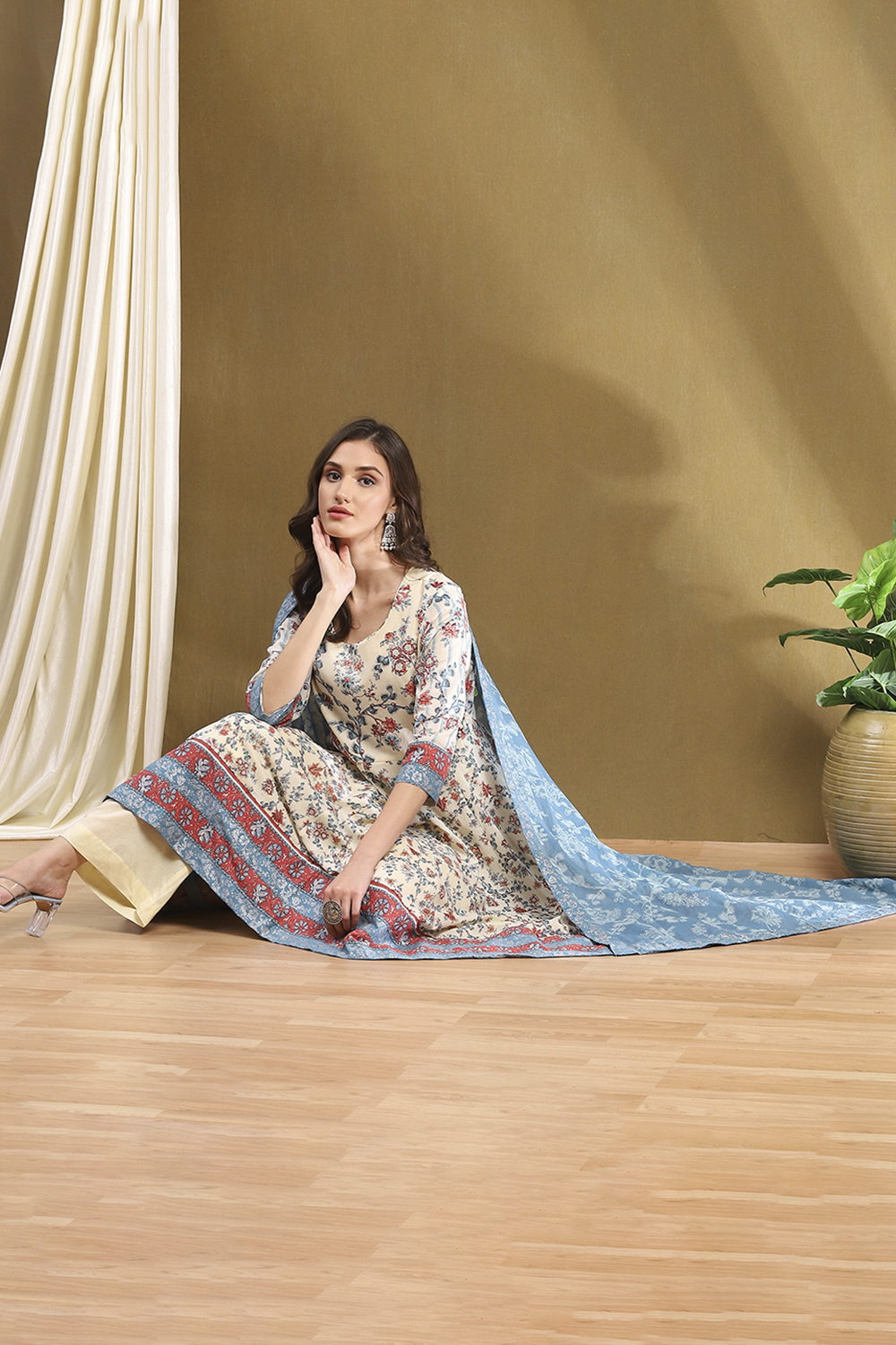 Off-white Cotton Floral Printed Anarkali Suit Set image number 7