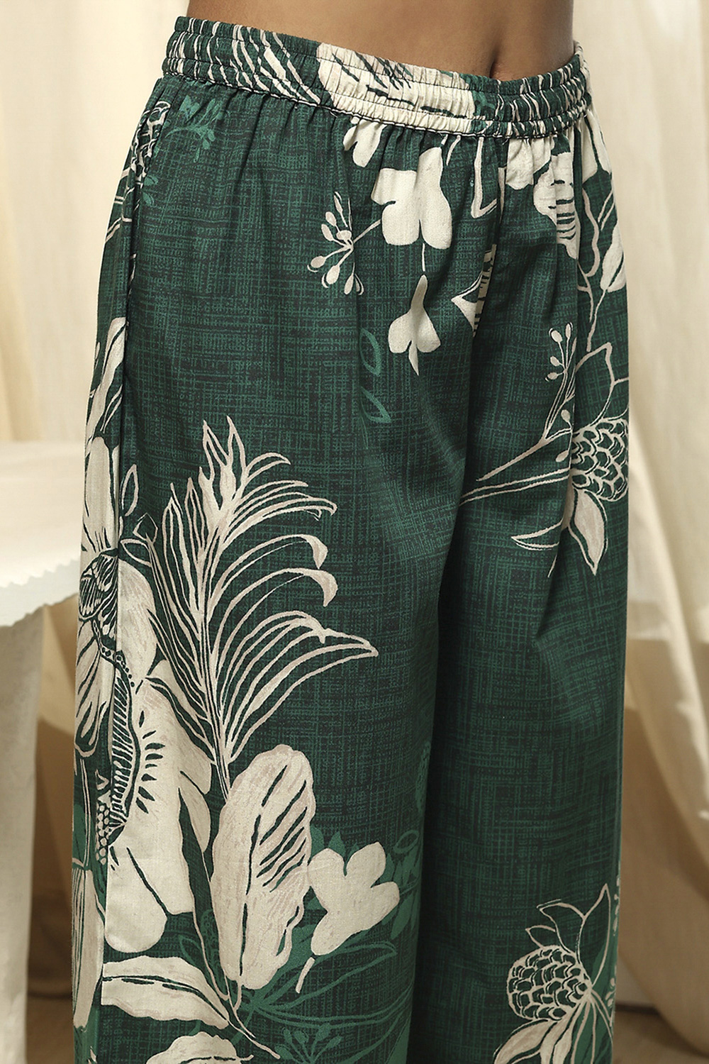 Green Cotton Straight Printed Fusion Set image number 2