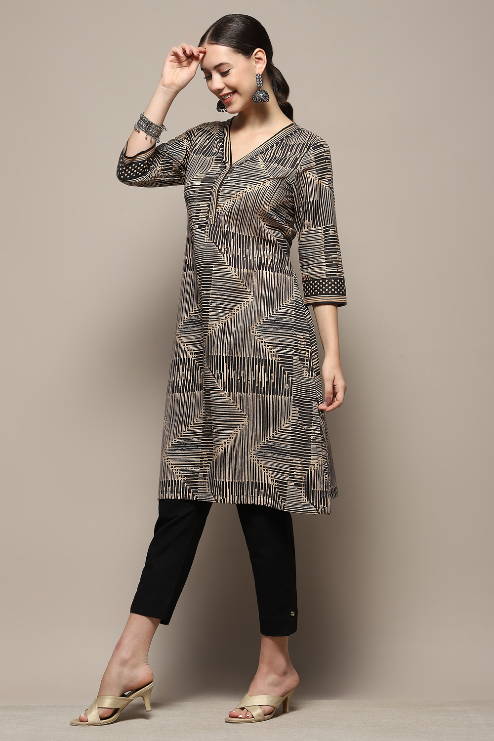 Black Cotton Geometric Printed Straight Kurta image number 2