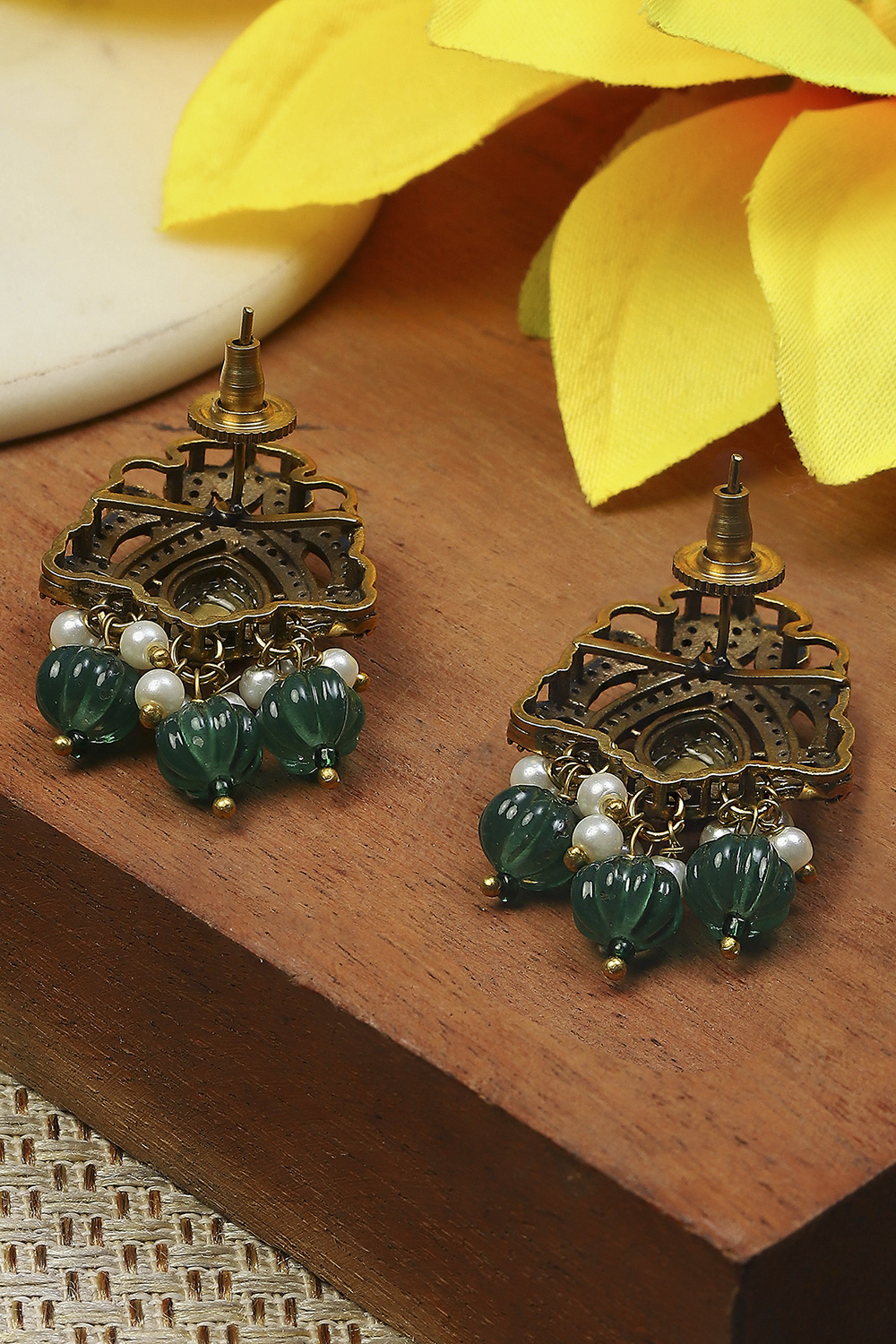 Green Kundan Festive Studs image number 2