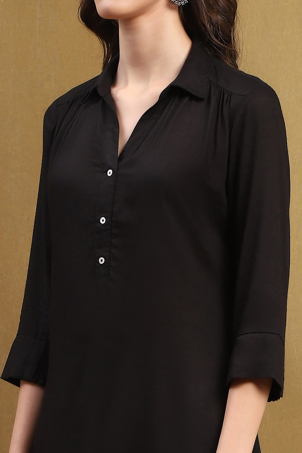 Black Solid Shirt Collar Straight Short Kurti image number 1