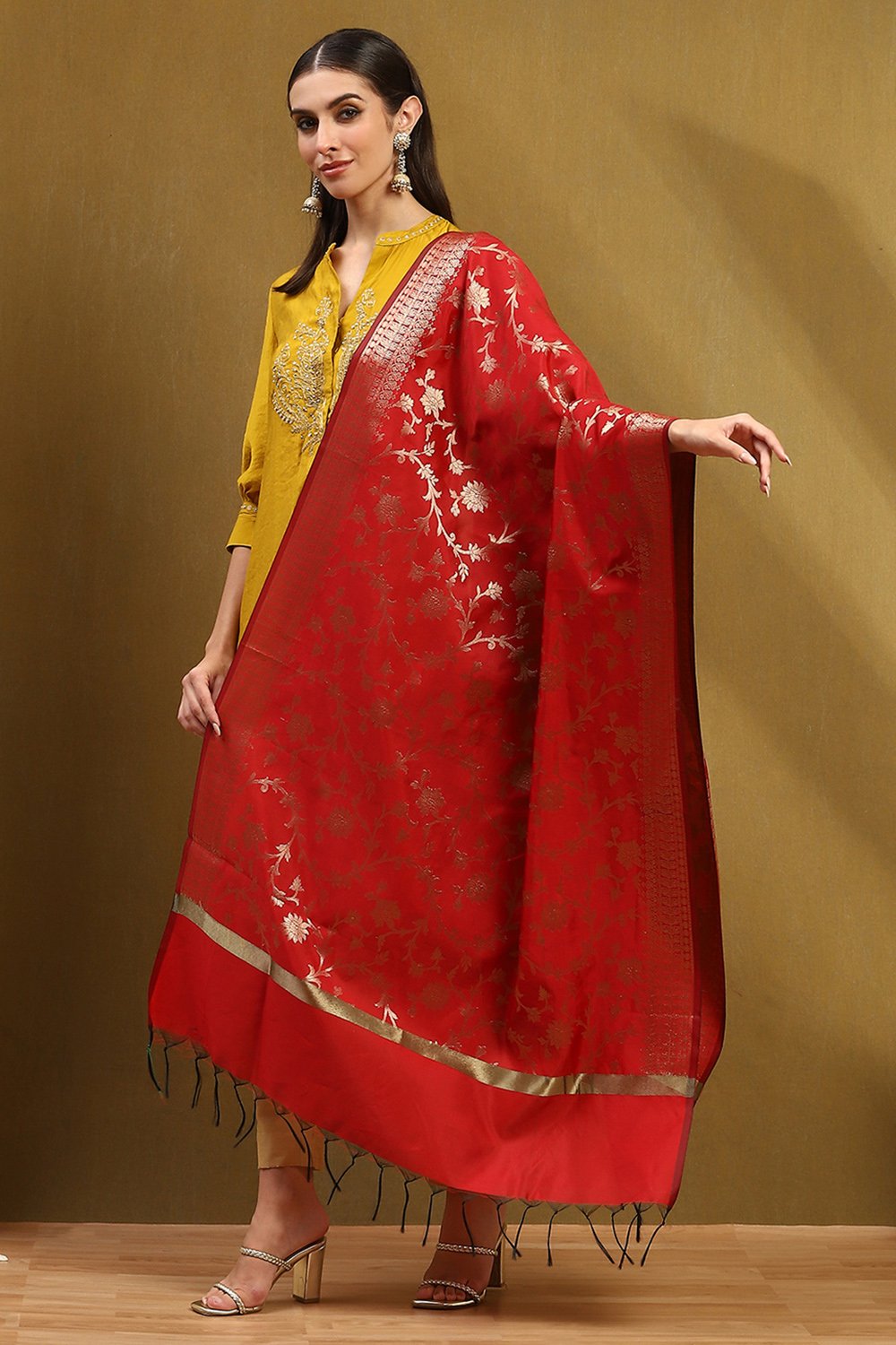 Red Floral Yarn-Dyed Festive Dupatta image number 2