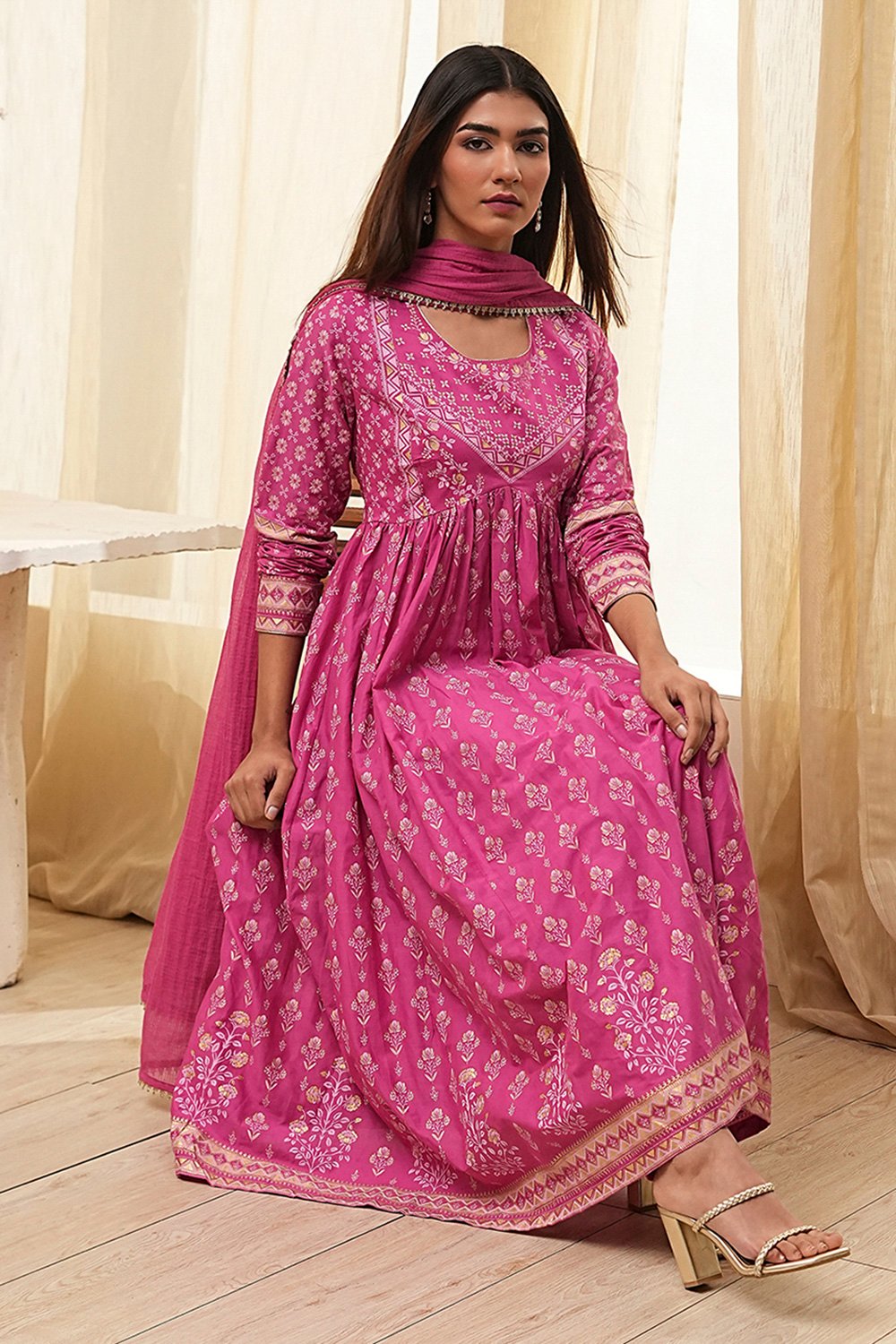 Onion Pink Cotton Printed Anarkali Suit Set image number 6