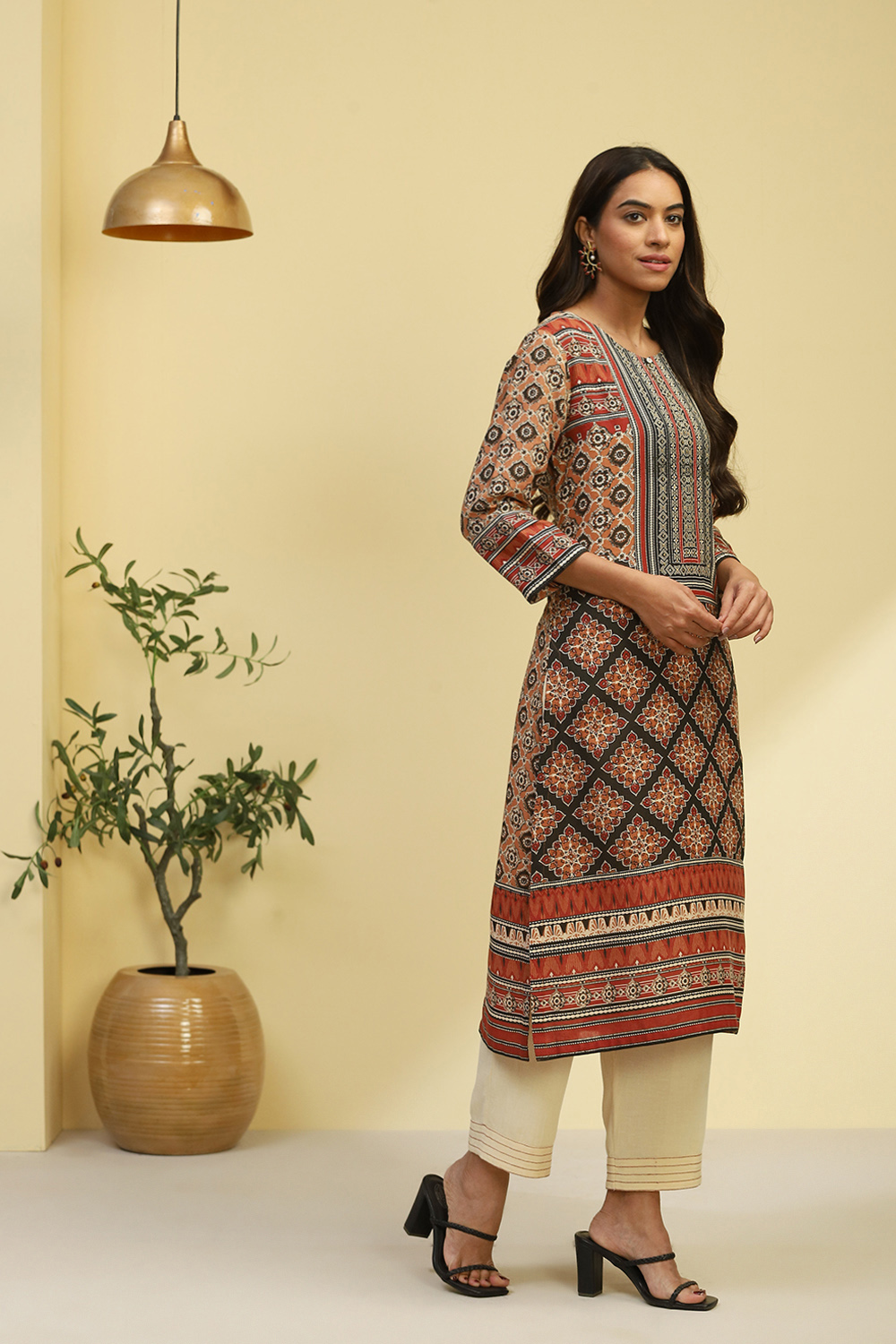 Green Ethnic Motifs Printed Straight Kurta image number 4