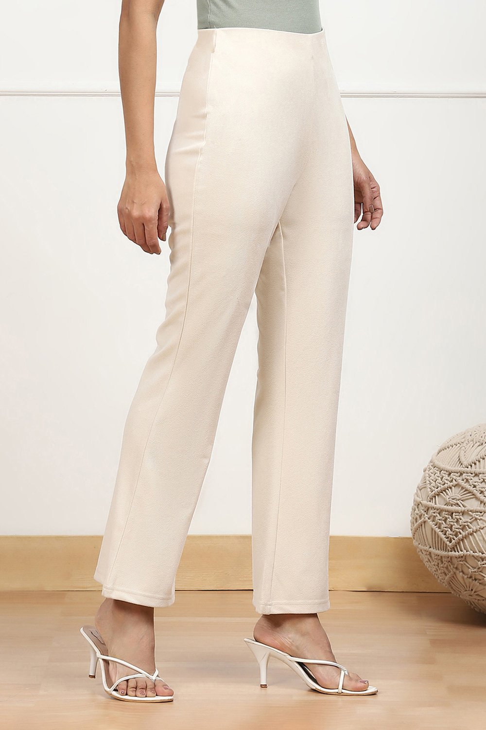 Beige Solid Stretchable Relaxed Fit Pants image number 3