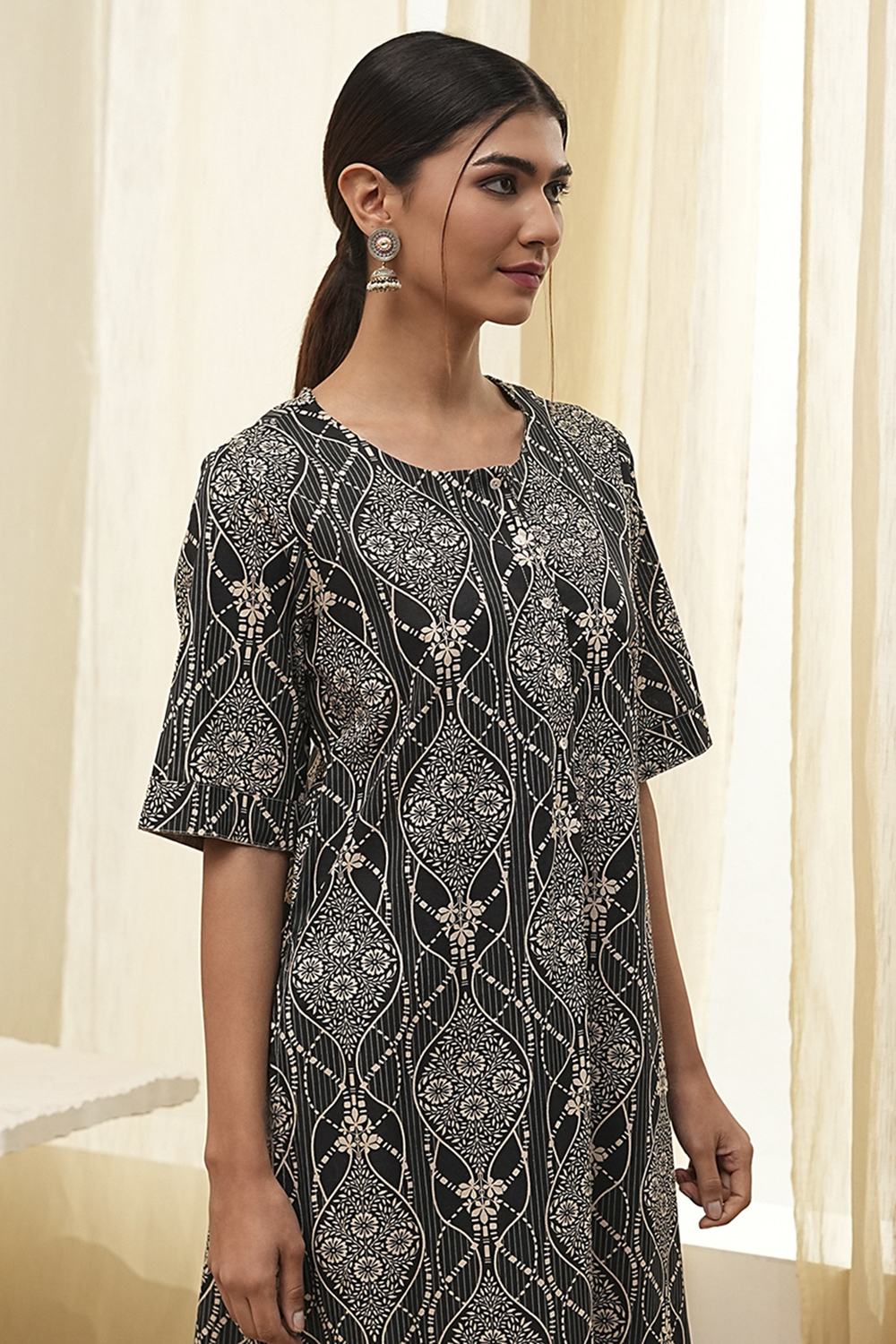 Black and Beige Printed Straight Kurta Set image number 1