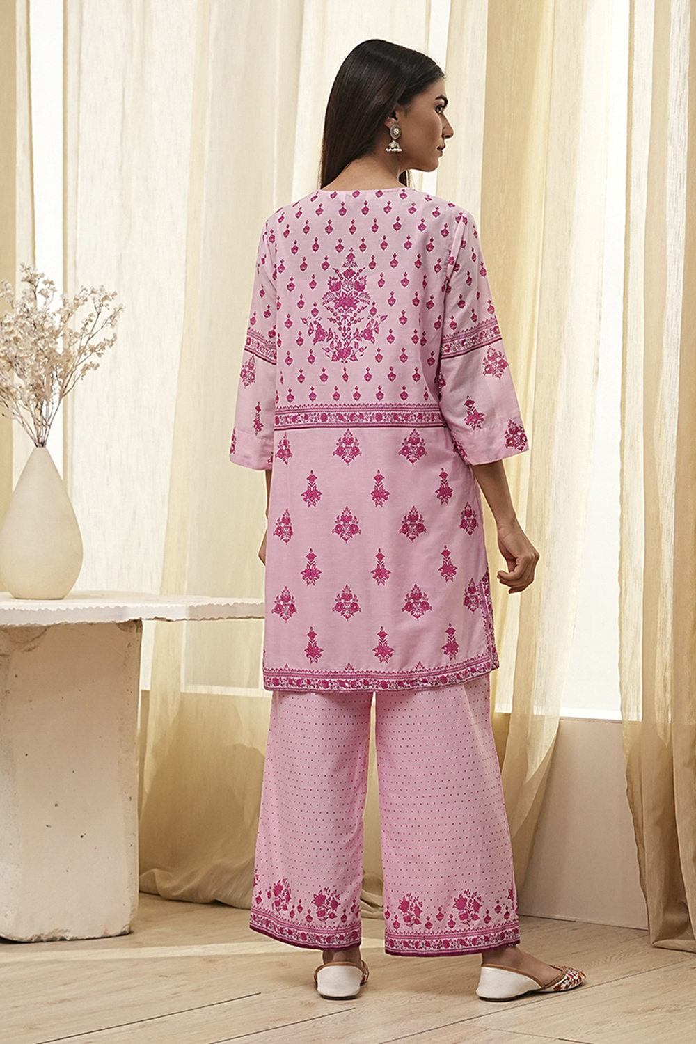 Light Pink Cotton Floral Straight Kurta Set image number 5