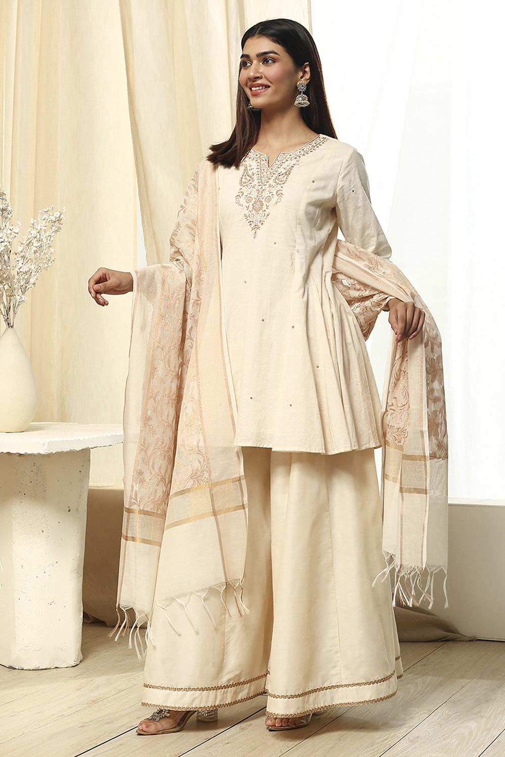 Offwhite Polyester Blend Kalidar Suit Set image number 3