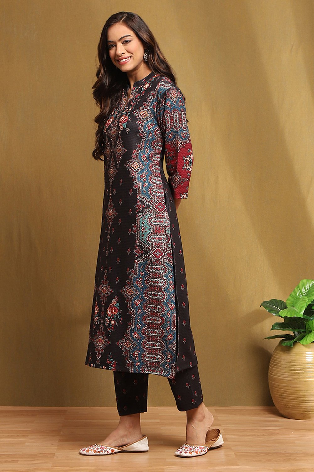 Black Polyester Blend Straight Kurta Pants Set image number 3