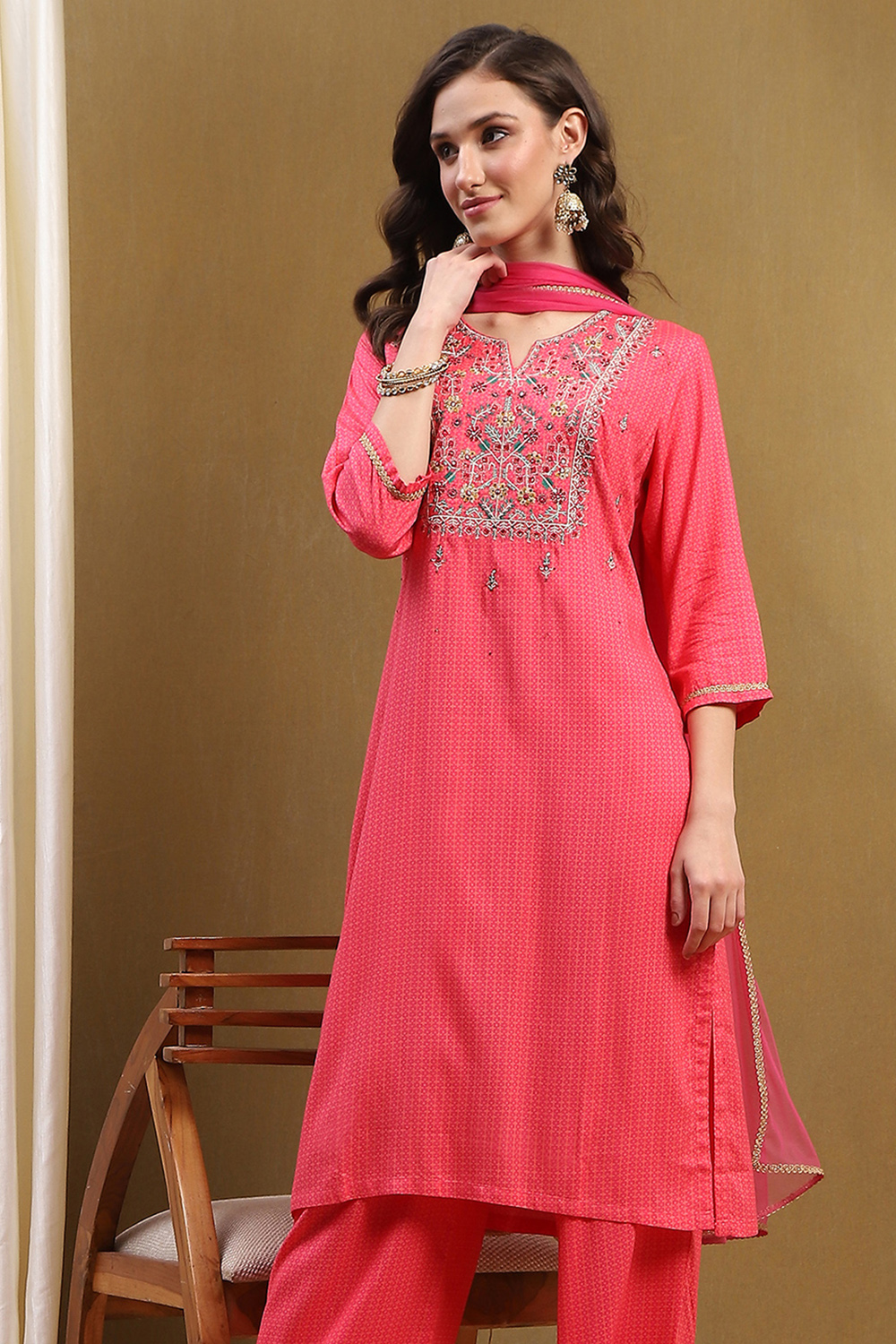 Pink Printed Festive Straight Suit Set image number 7