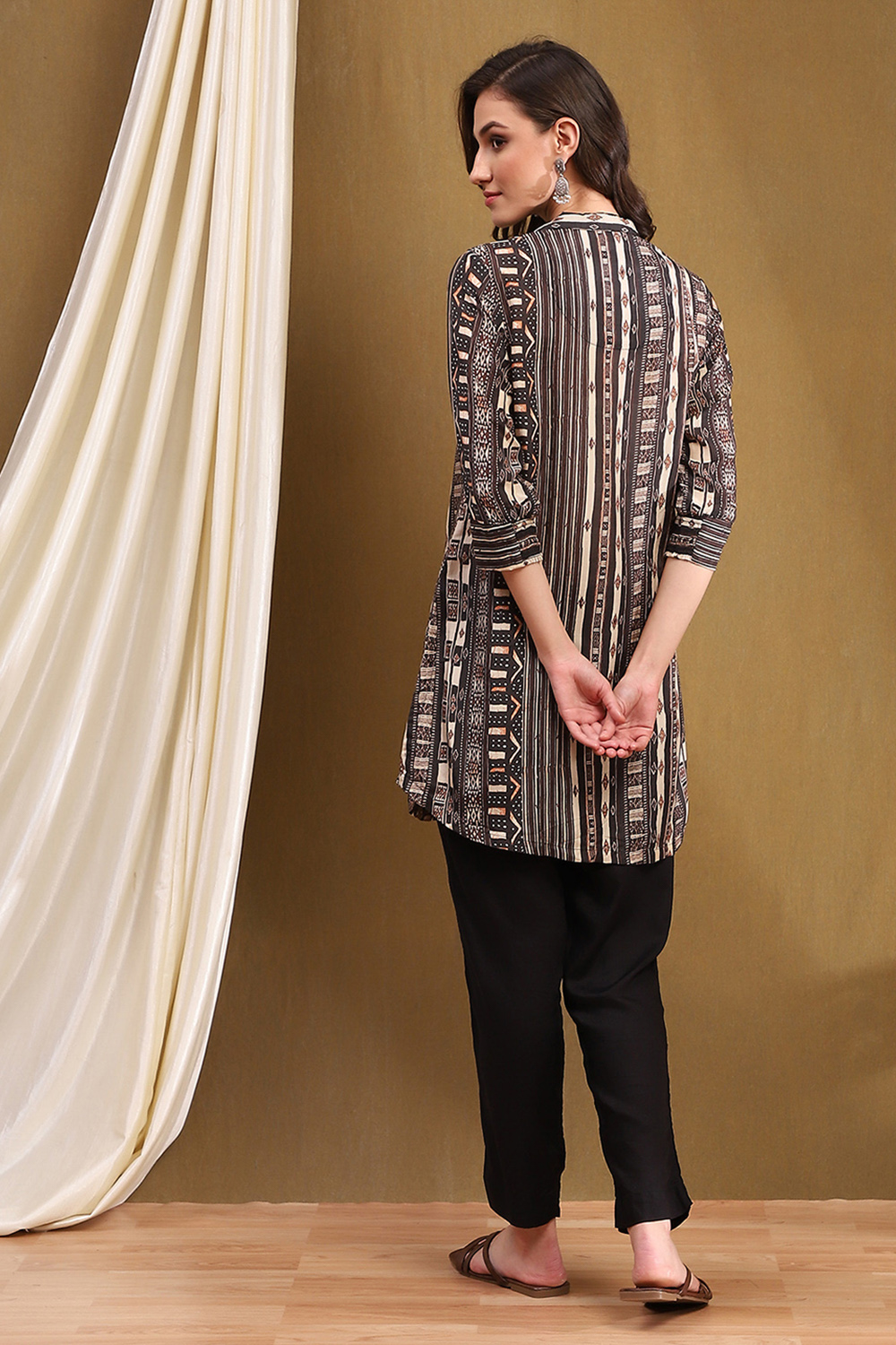 Brown Printed Straight Kurti image number 3