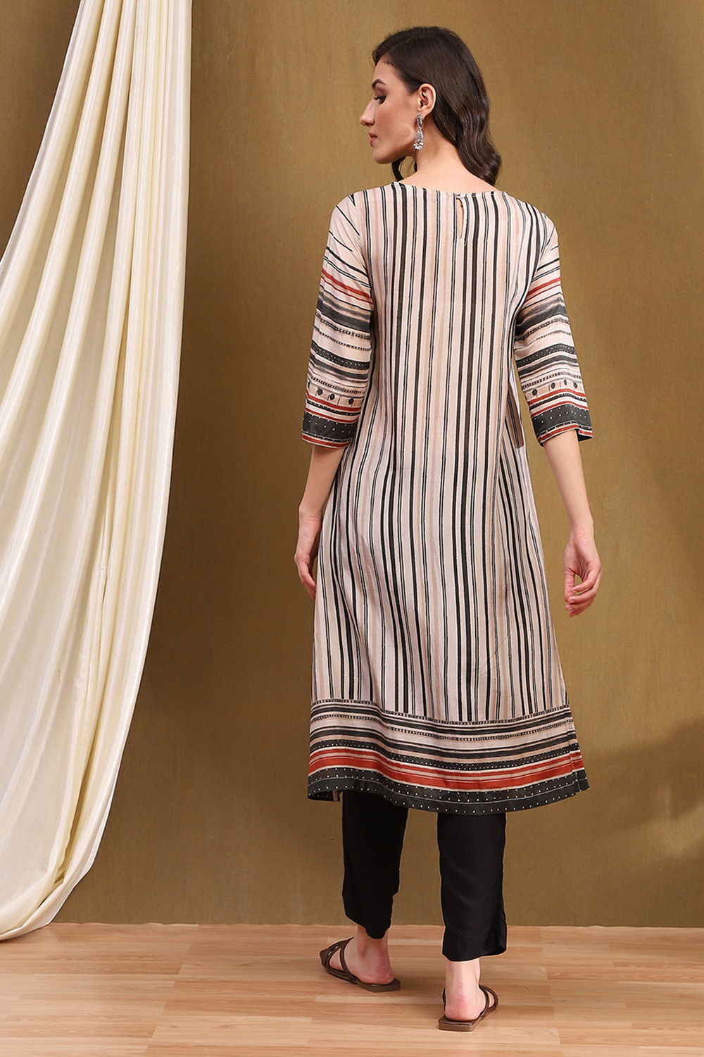 Beige Geometric Printed Straight Kurta image number 3