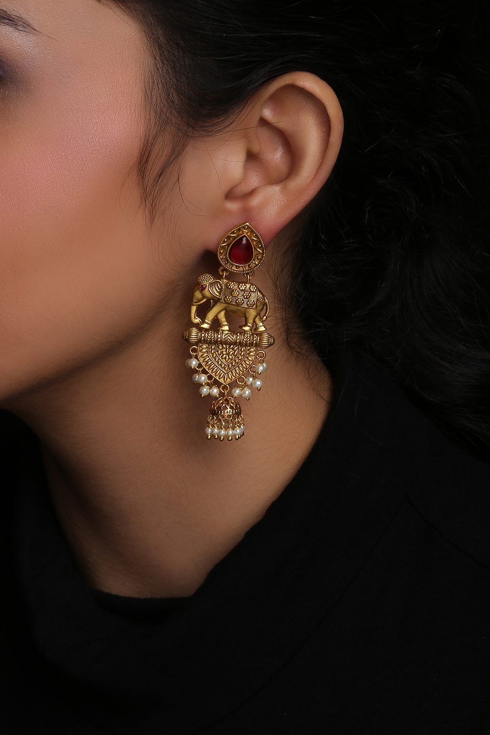 Gold Earrings With Pink Stone image number 0