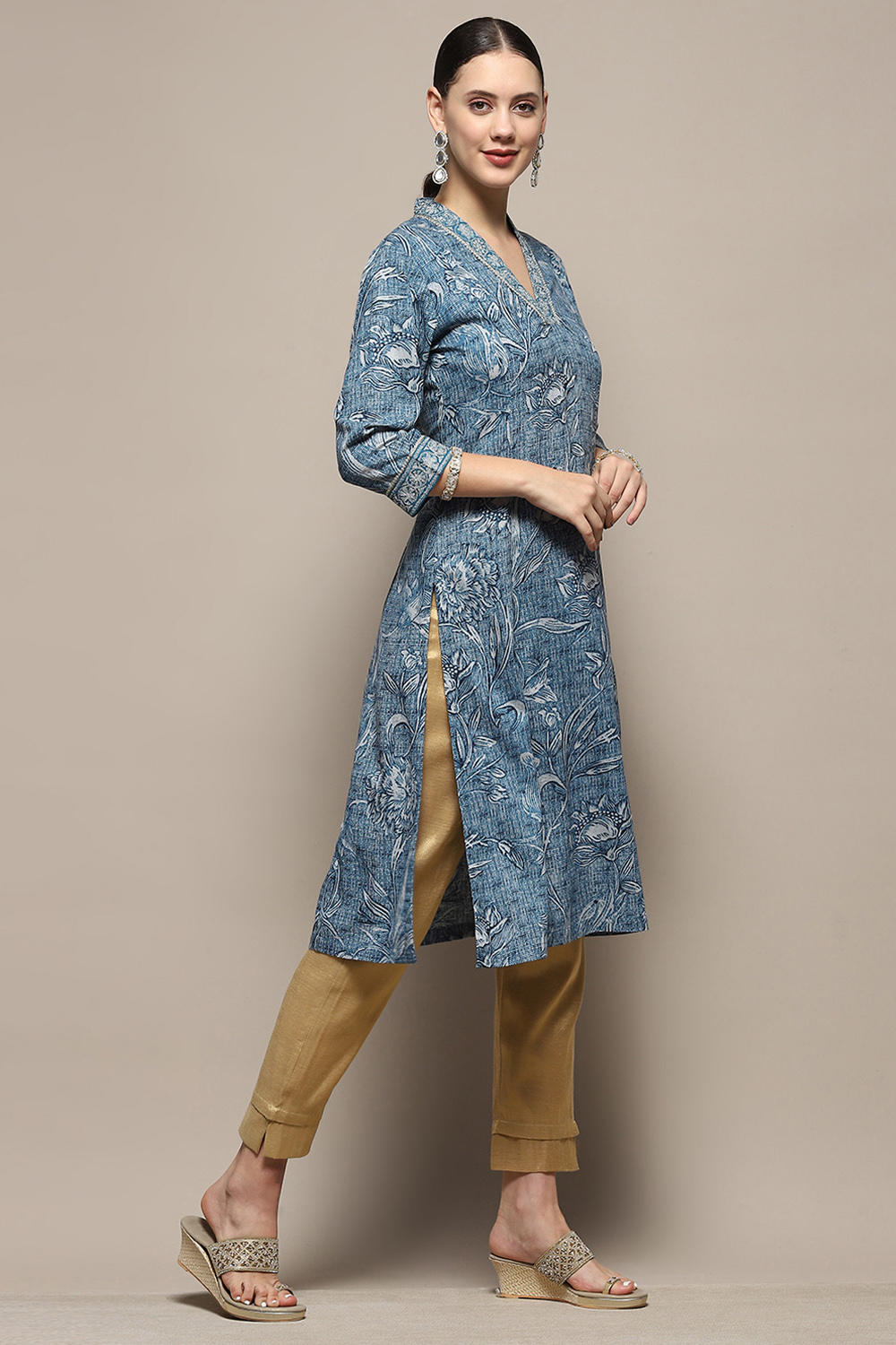 Blue Floral Printed Regular Fit Straight Kurta image number 5