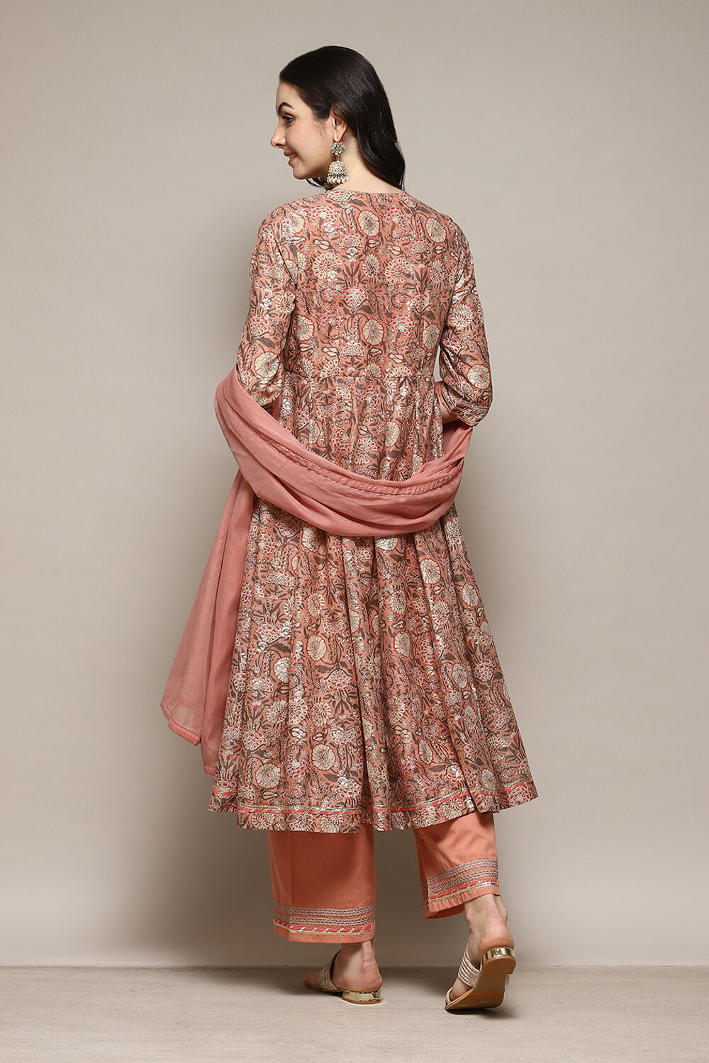 Peach-coloured Poly Chanderi Floral Anarkali Suit Set image number 4