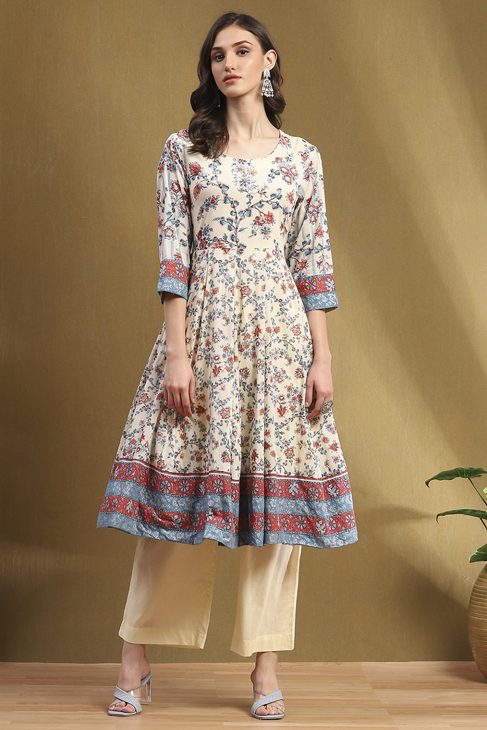 Off-white Cotton Floral Printed Anarkali Suit Set image number 6