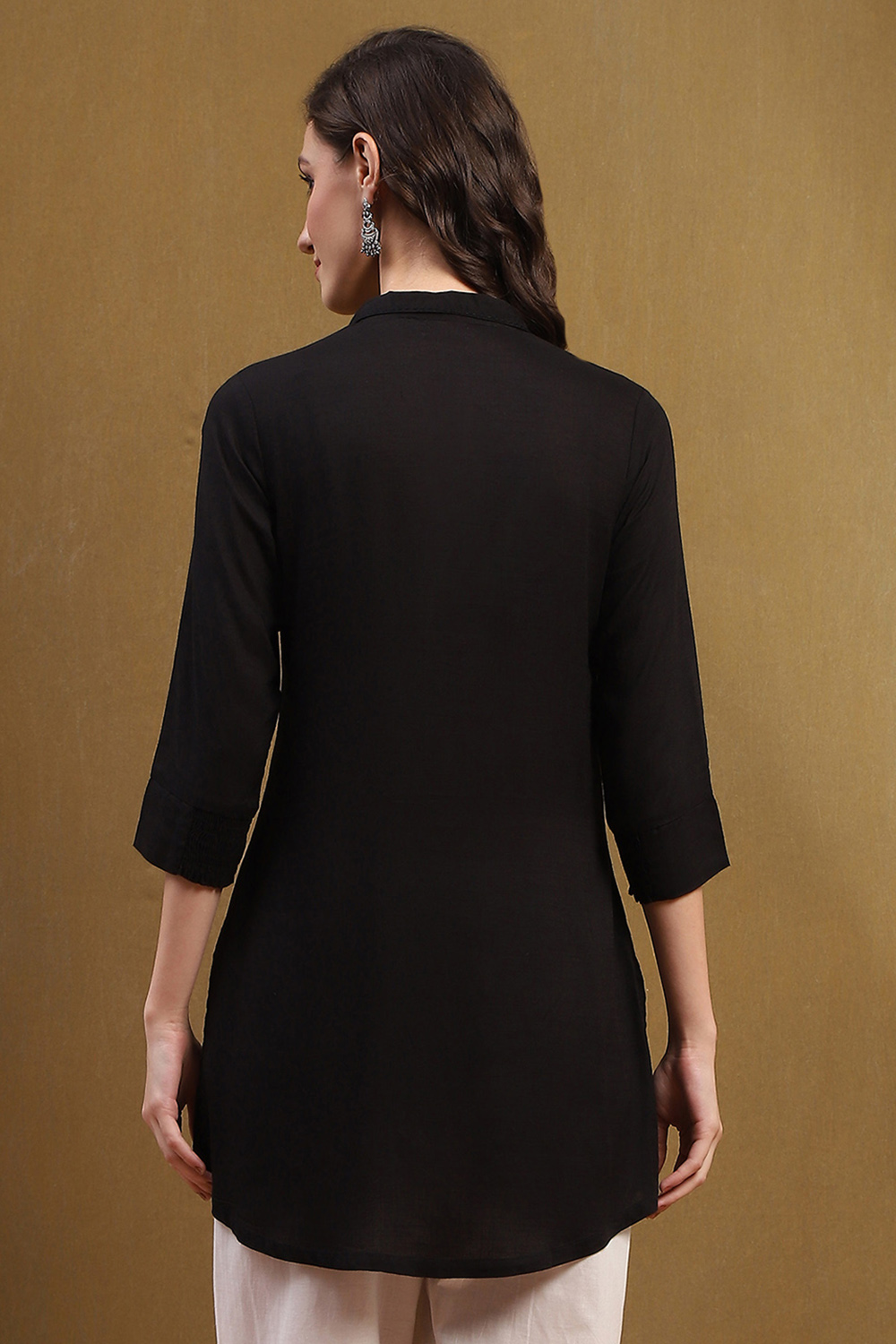 Black Solid Shirt Collar Straight Short Kurti image number 4